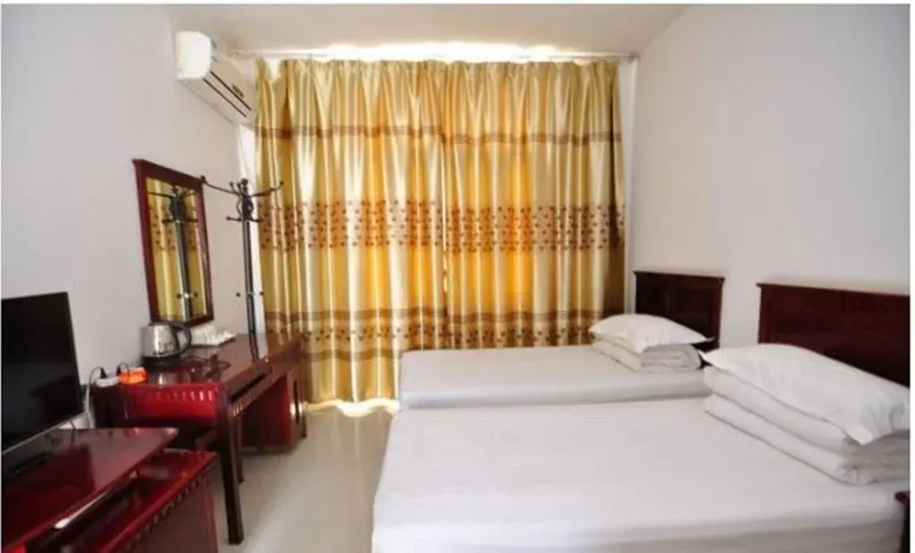 Jinghong Yuerongzhuang Hotel