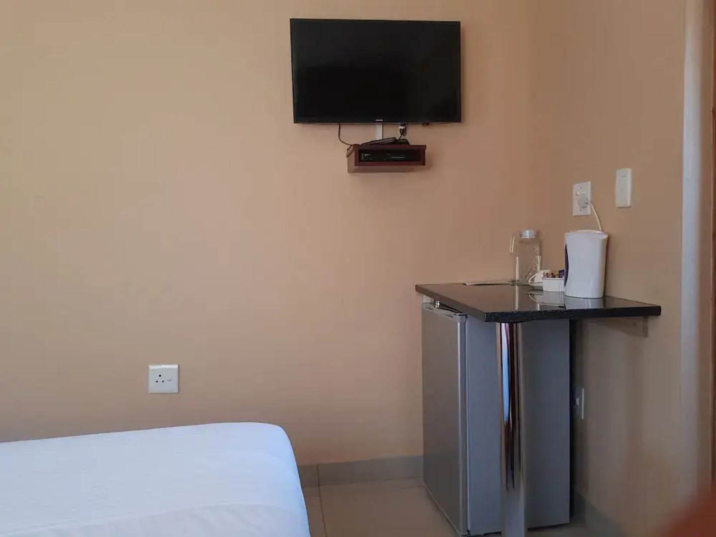 Ekuthuleni Guest house vosloorus