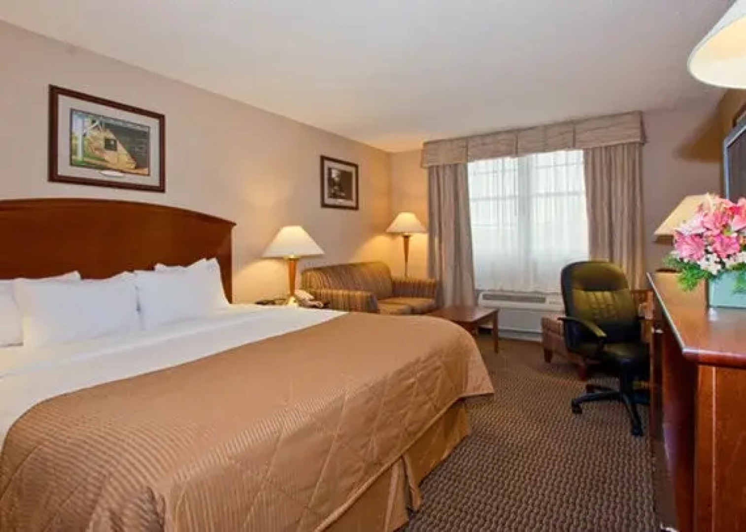 Ramada Williamsburg and Wasserbahn Waterpark