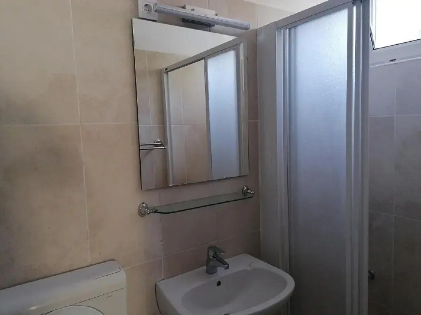 7 férőhelyes ház Balatonfenyvesen a tótól 15 m-re saját stéggel és csónakkal