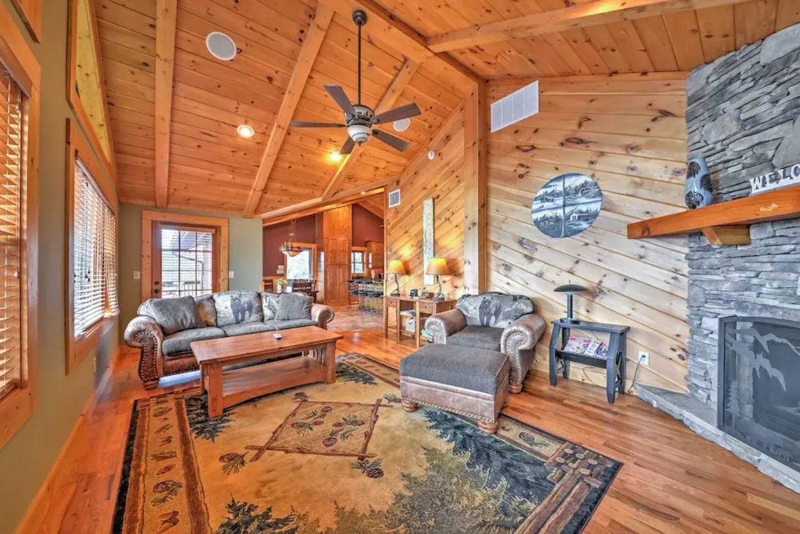 'the Cozy Bear Cabin: Upscale Deck & Mtn Views!