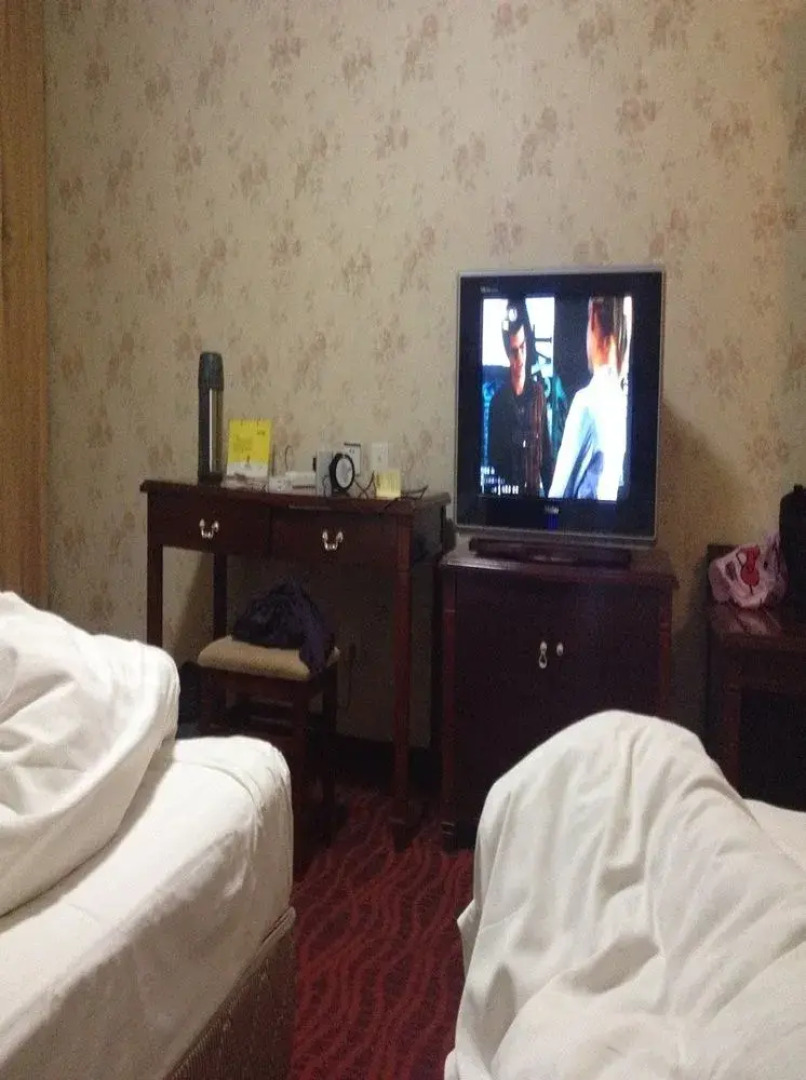 Super 8 Peony Square