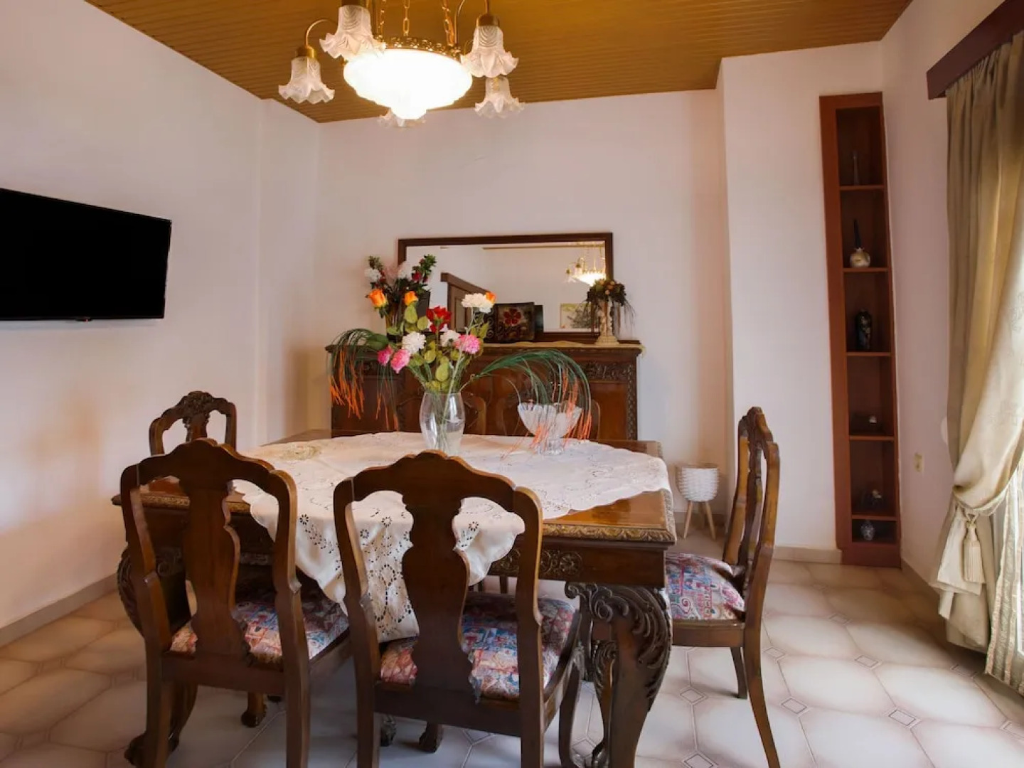 Gorgeous Holiday Home in Arhanes with Balcony