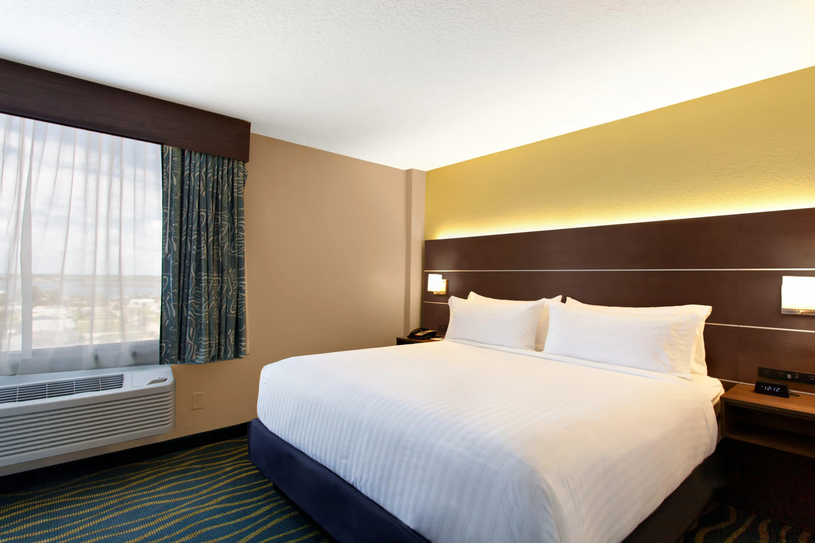 Holiday Inn Express & Suites Oceanfront by IHG