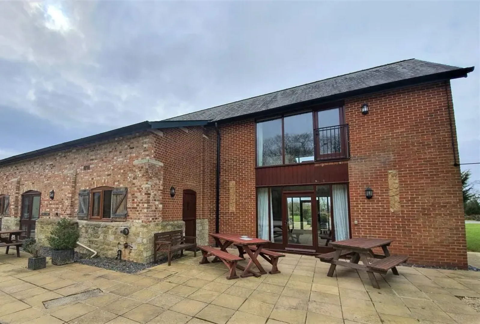 The Victorian Barn self catering holidays with pool & hot tubs