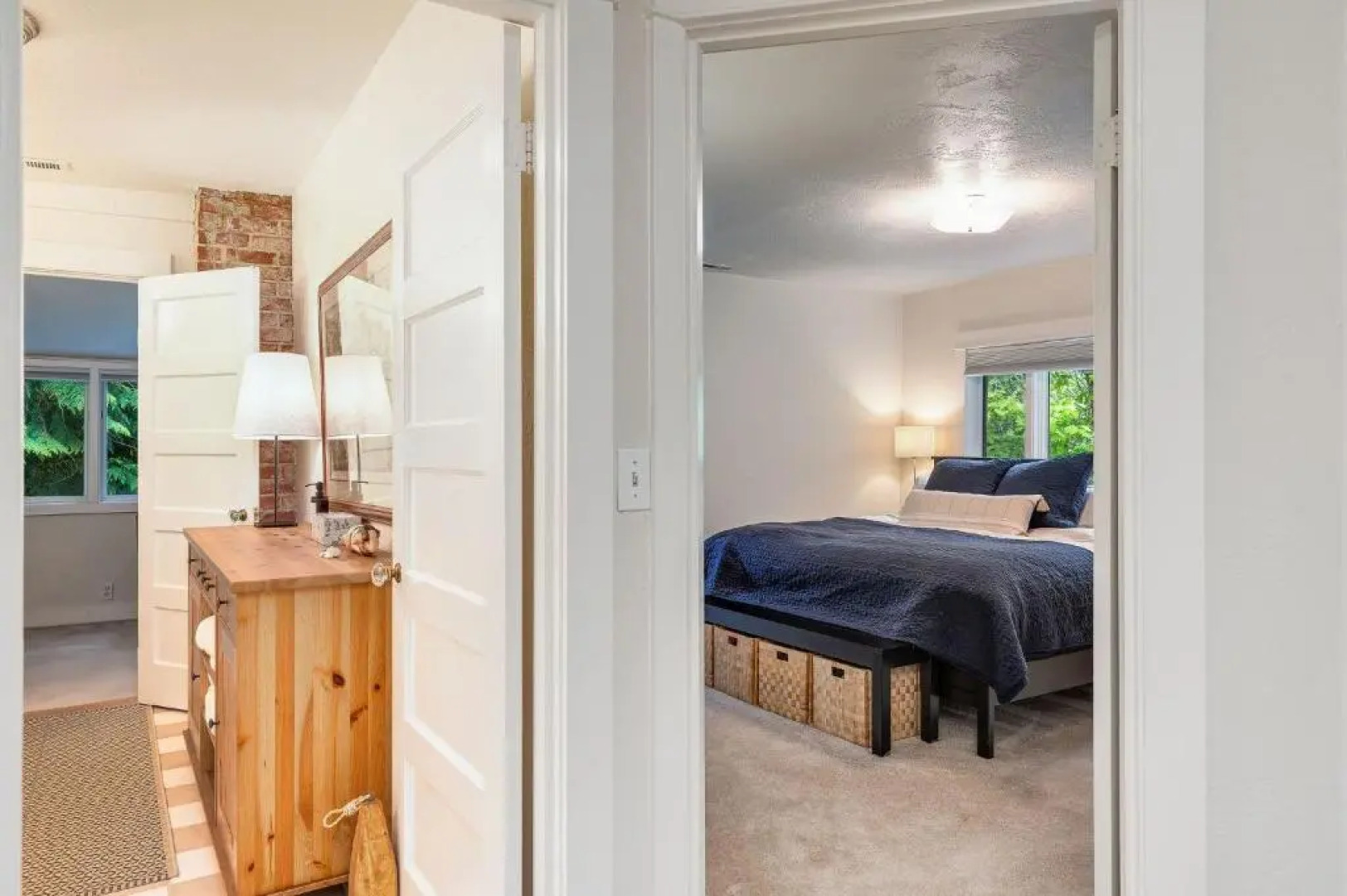 4BR with Firepit, Outdoor Dining and Yard Surrounded by Trees