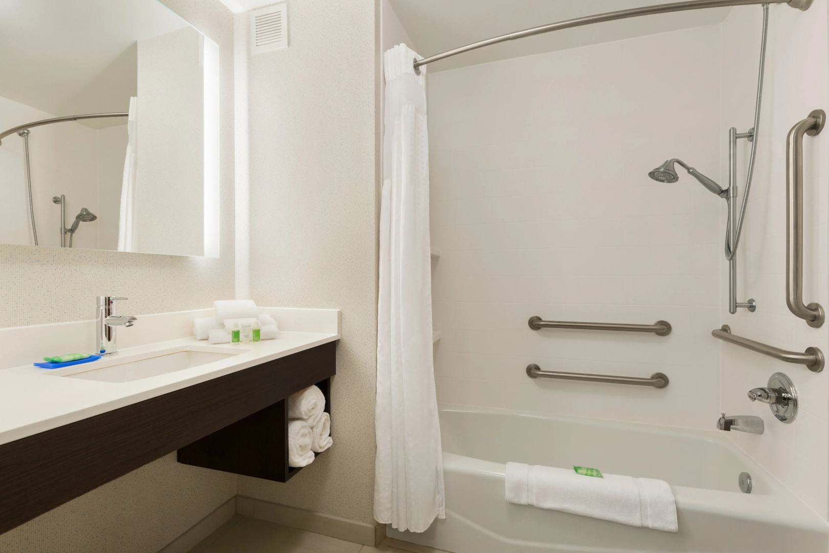 Holiday Inn Exp Stes Shawnee