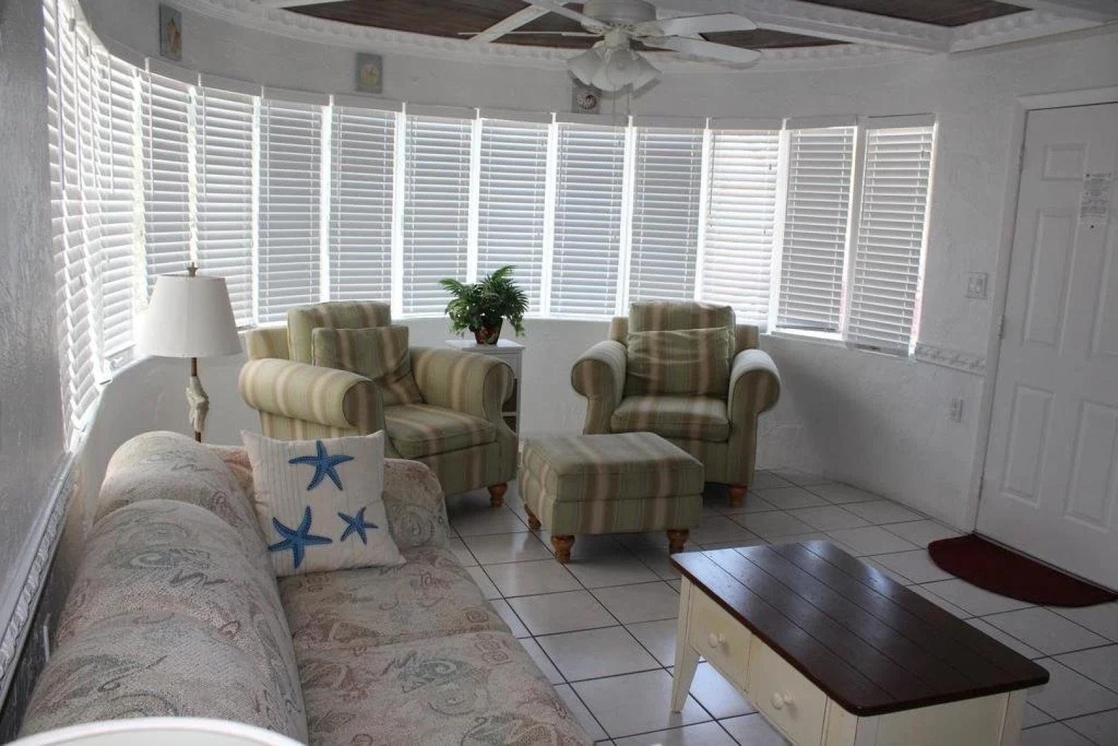Island Breeze Inn