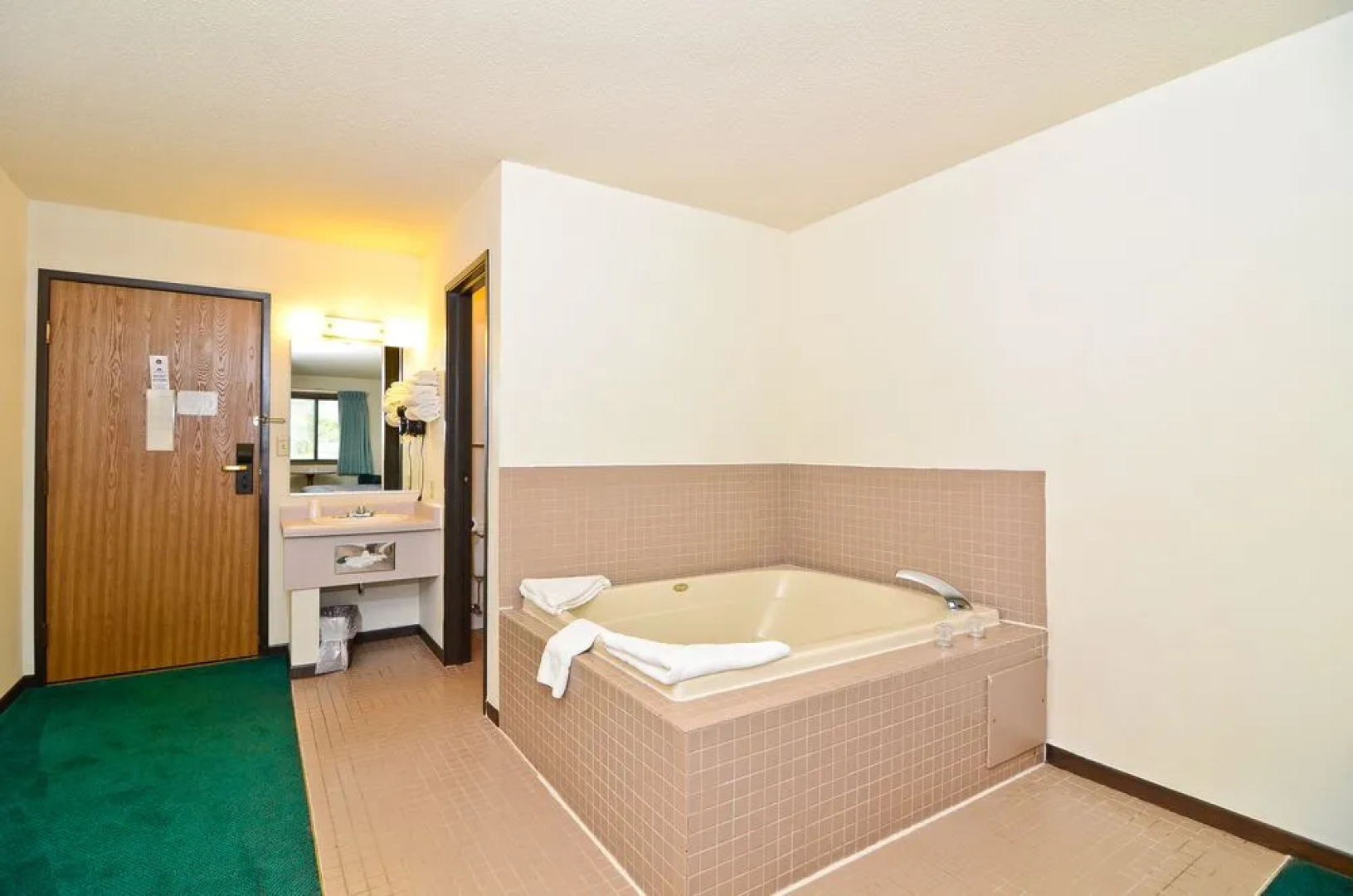 Super 8 by Wyndham Hayward WI