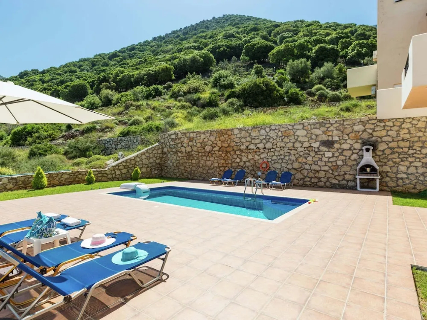 Villa on Hillside, Private Pool, Fantastic Views to bay of Bali and Mountains