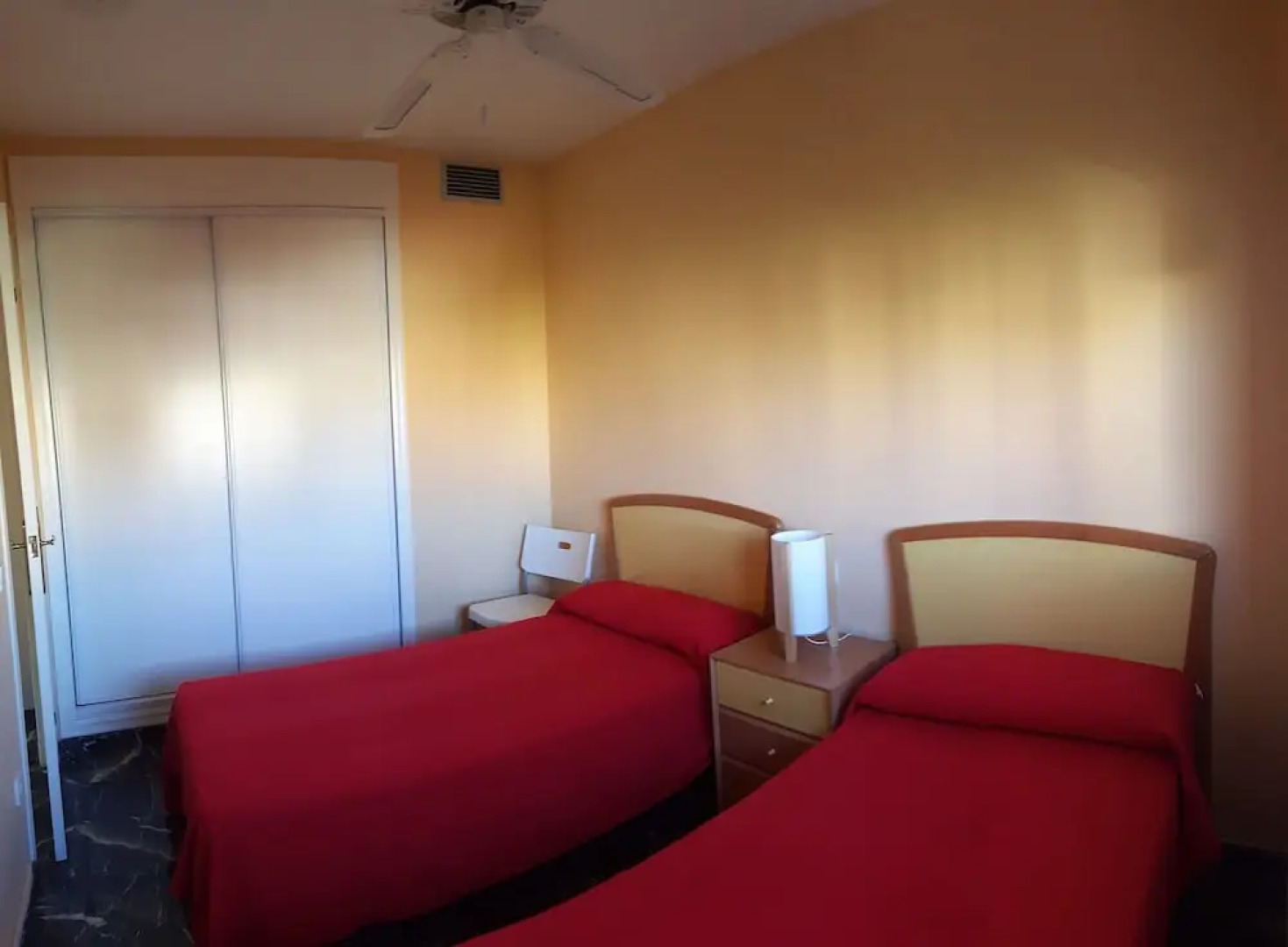 Apto luminoso con piscina y vistas mar