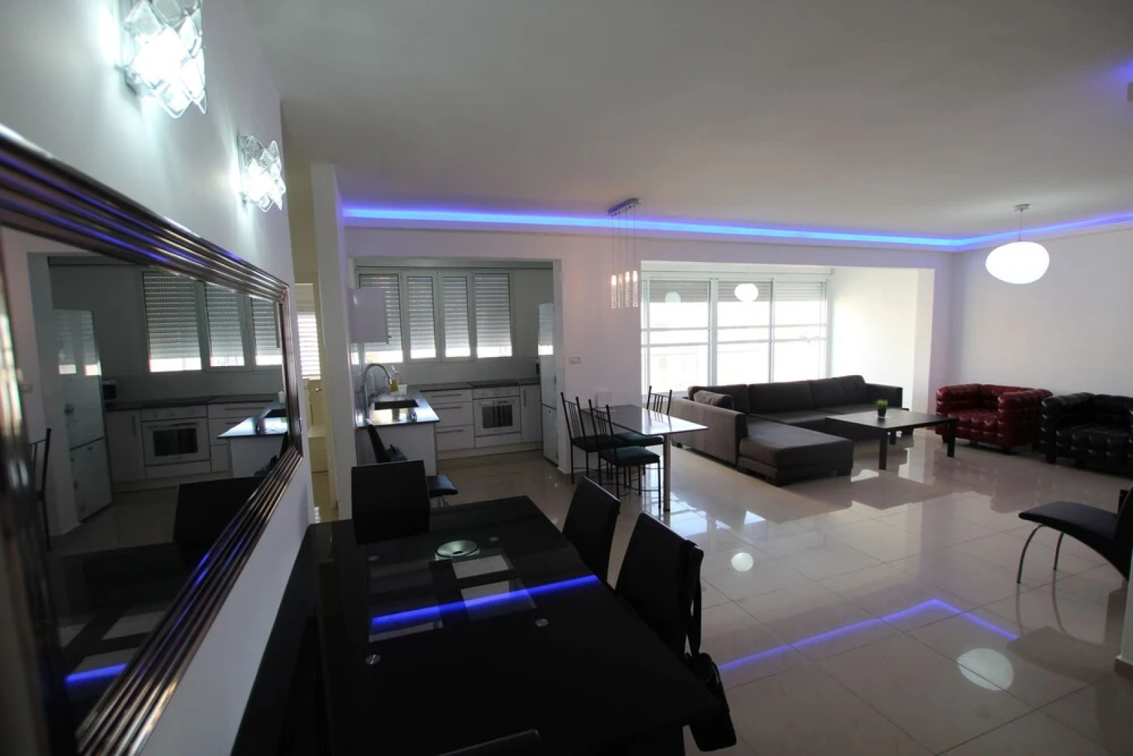 The Seasons King David apartment