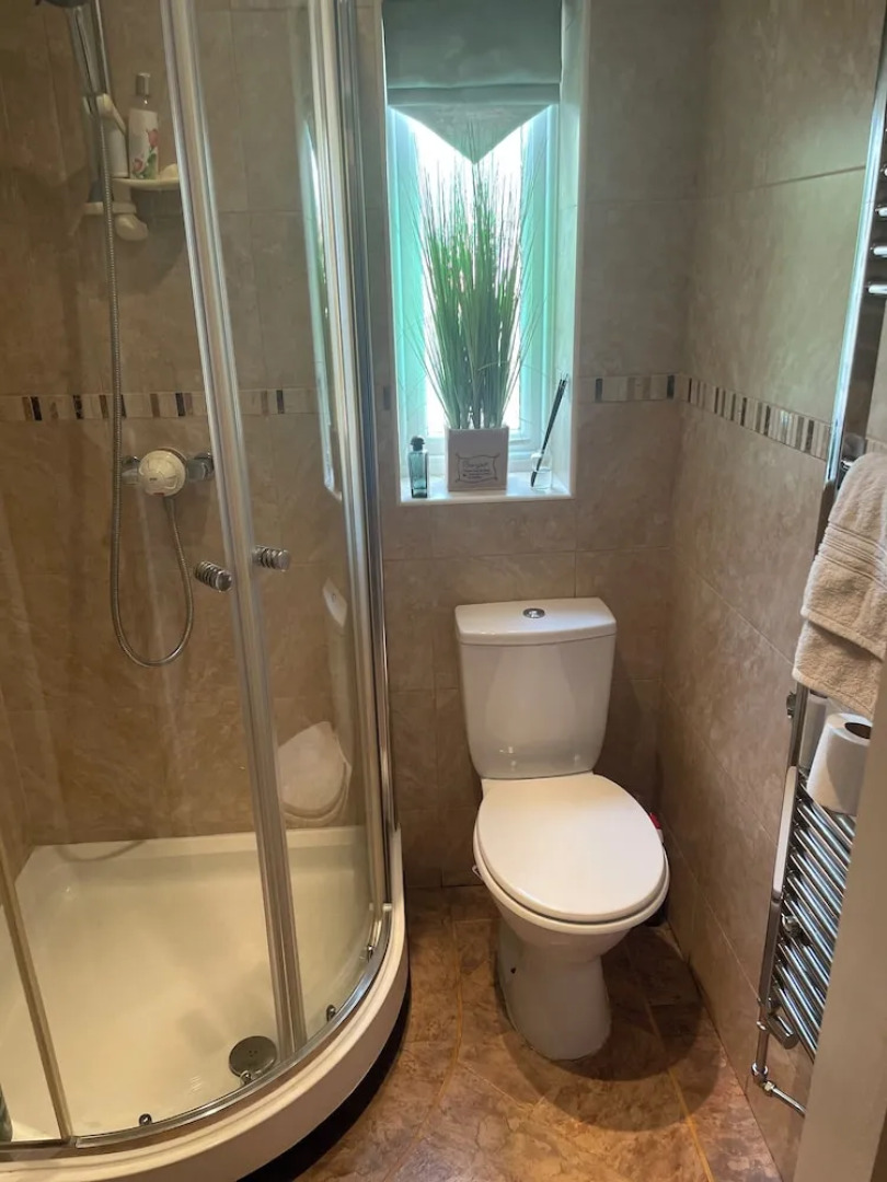 Charming Green Retreat in Idyllic Eccleston