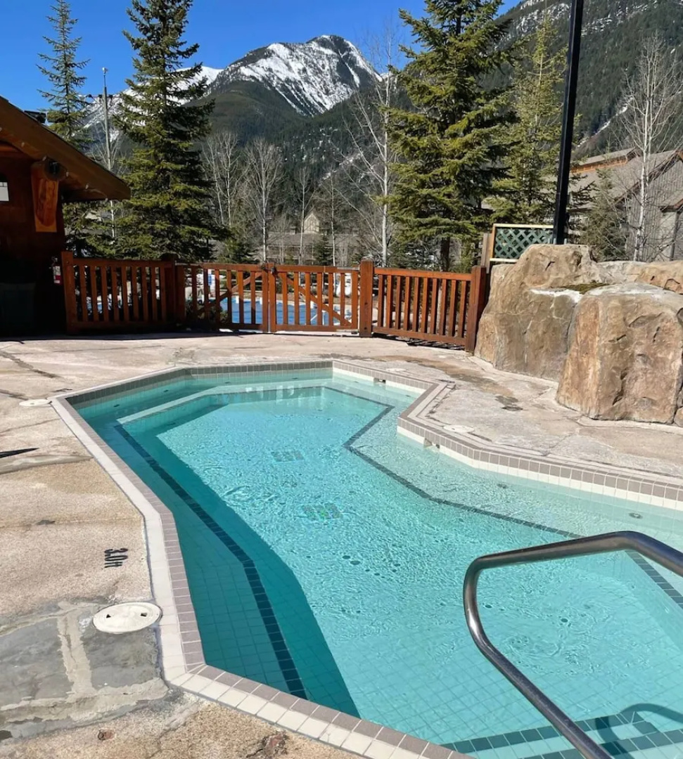 SPACIOUS Studio | Ski In/Out | Pool & Hot Tubs | in the Heart of PANORAMA RESORT