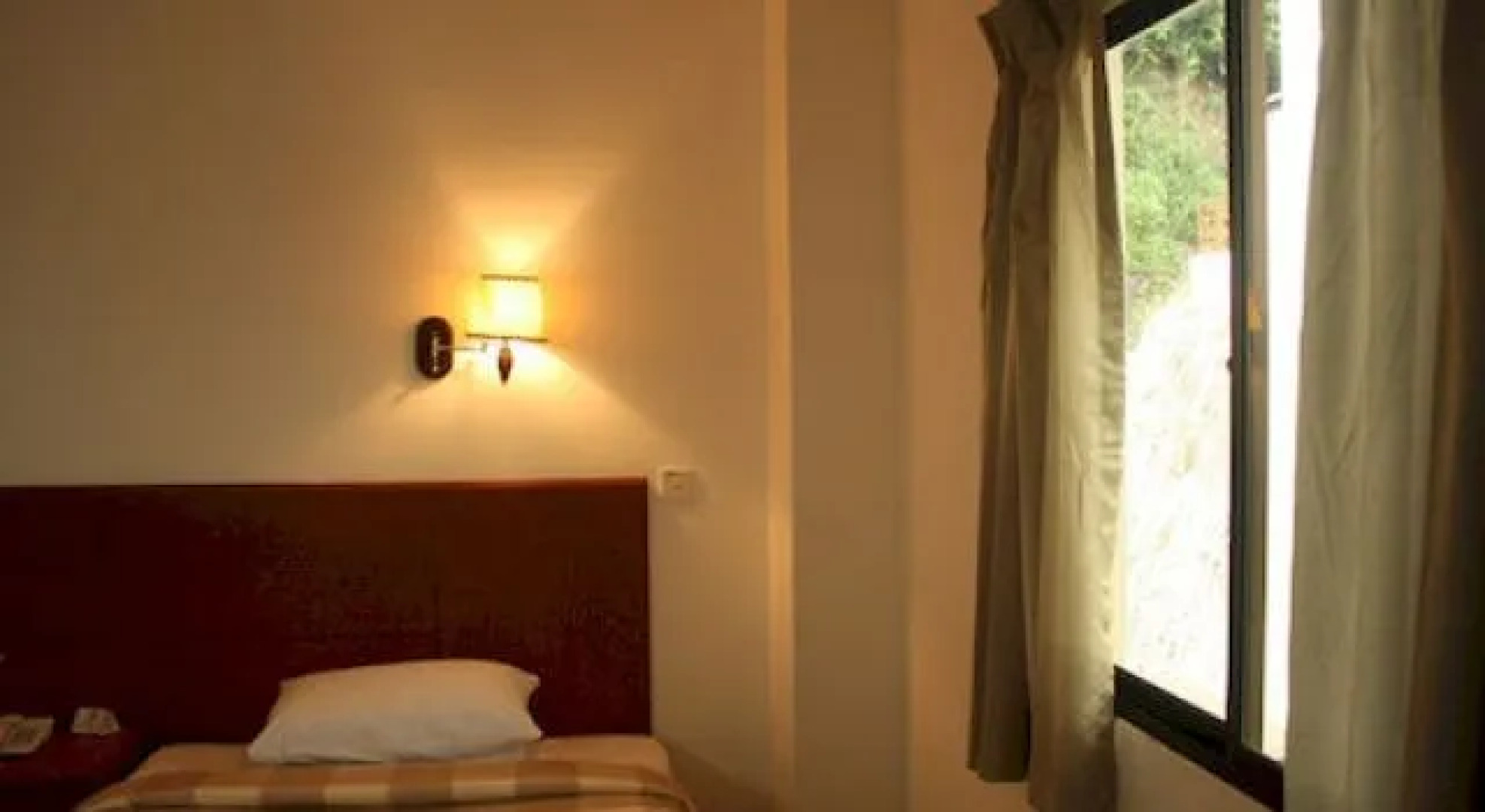 Banding Lakeside Inn