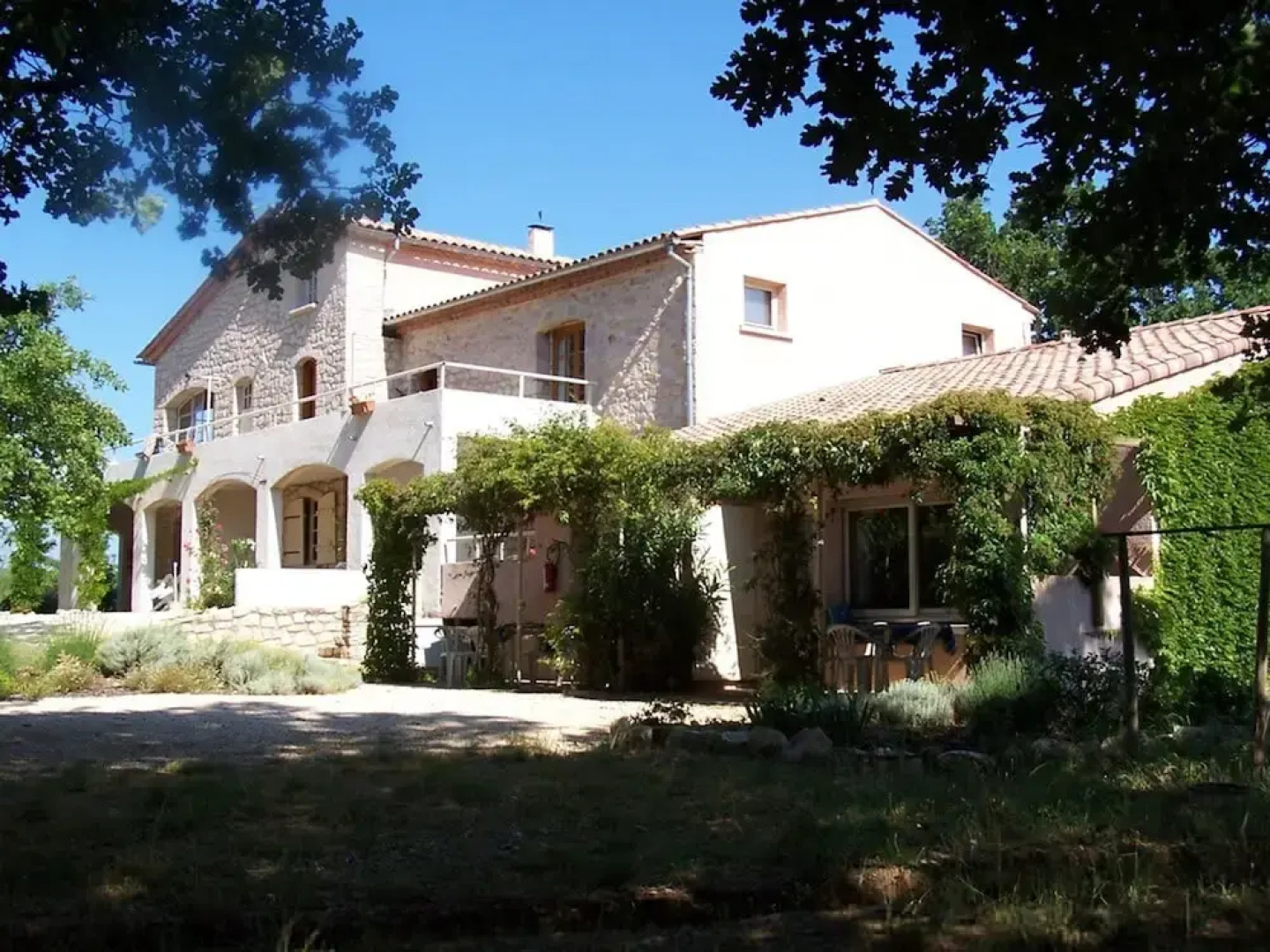 Huswell - Rustic G te With Pool in Southern France