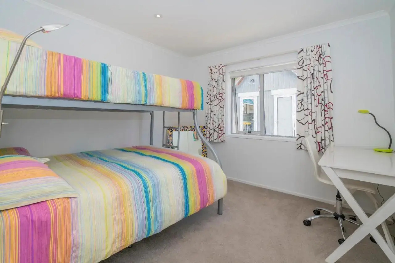 Rose's Beach Pad - Matarangi Holiday Home