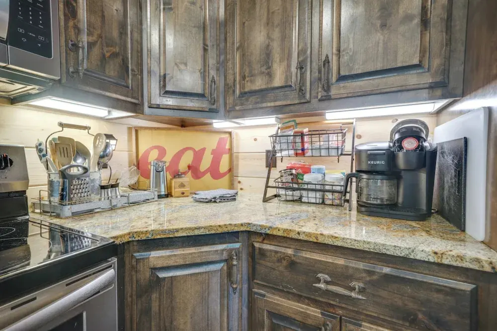 Hot Tub & Fire Pit: Broken Bow Retreat!