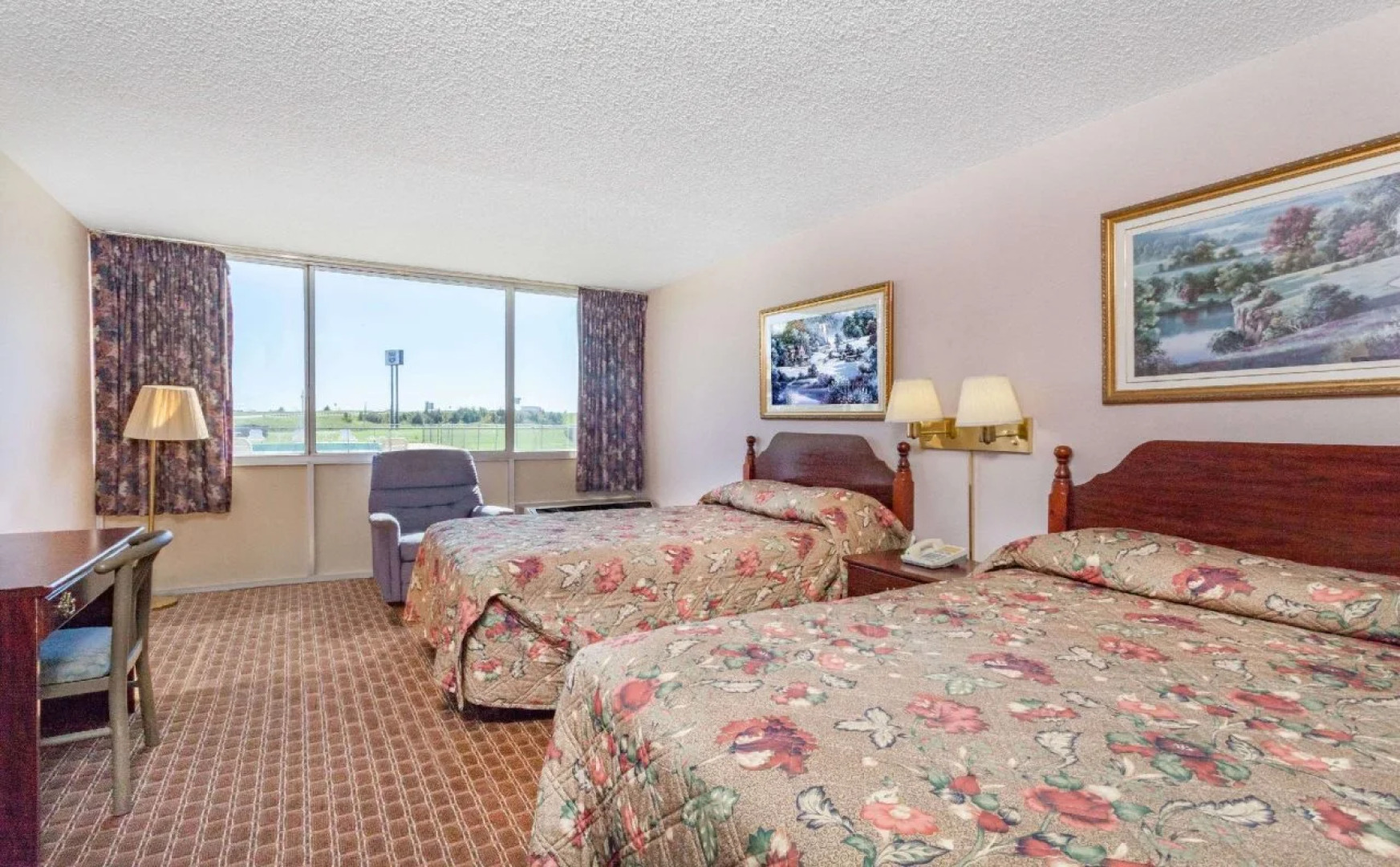 Napoleon Inn & Suits