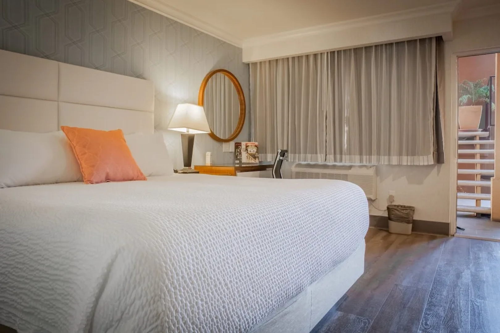 Pasadena Rose & Crown Hotel