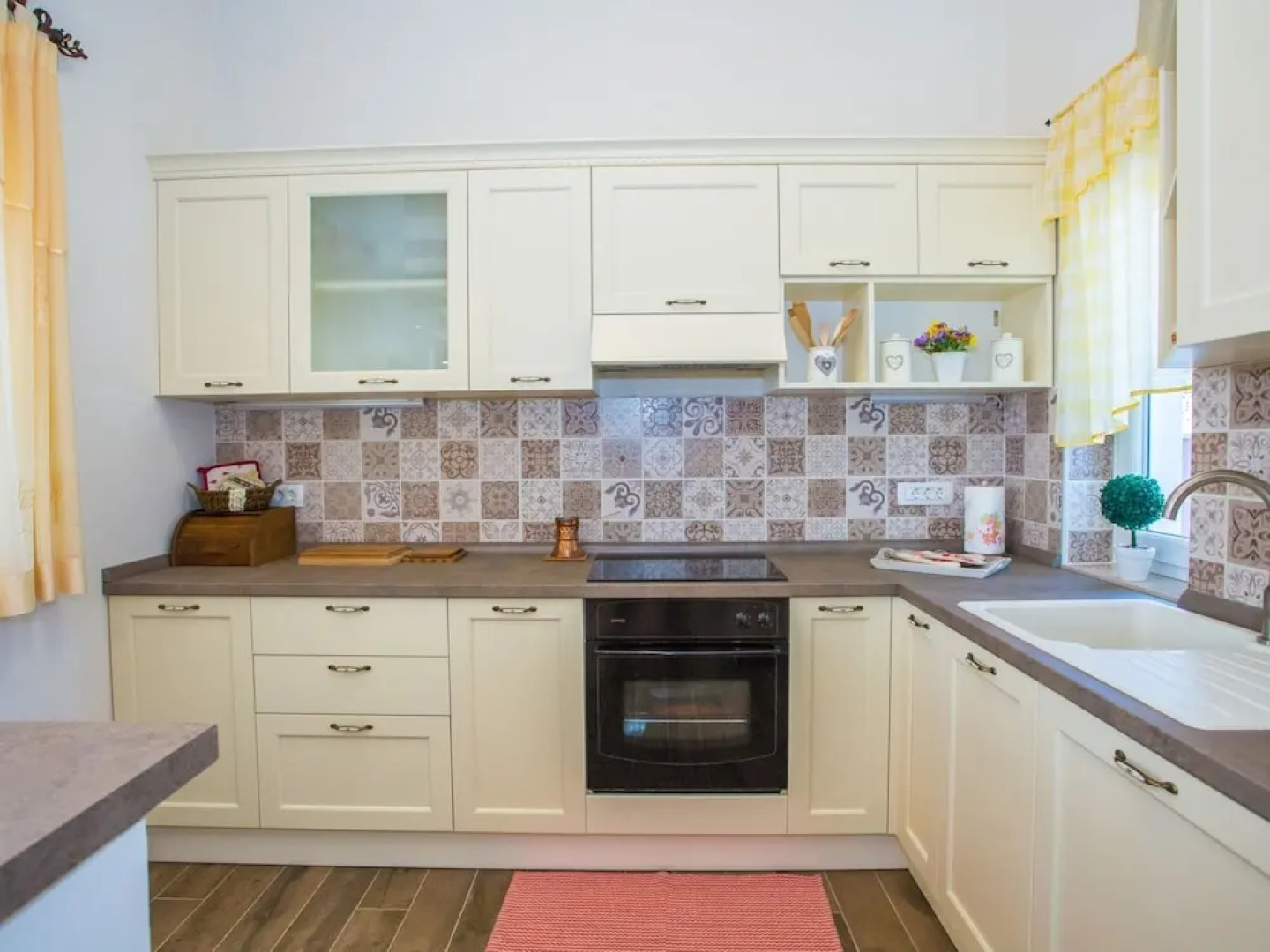 Villa With Large Garden and Pool, Ideal for 8 People, Only 10 Minutes Pula