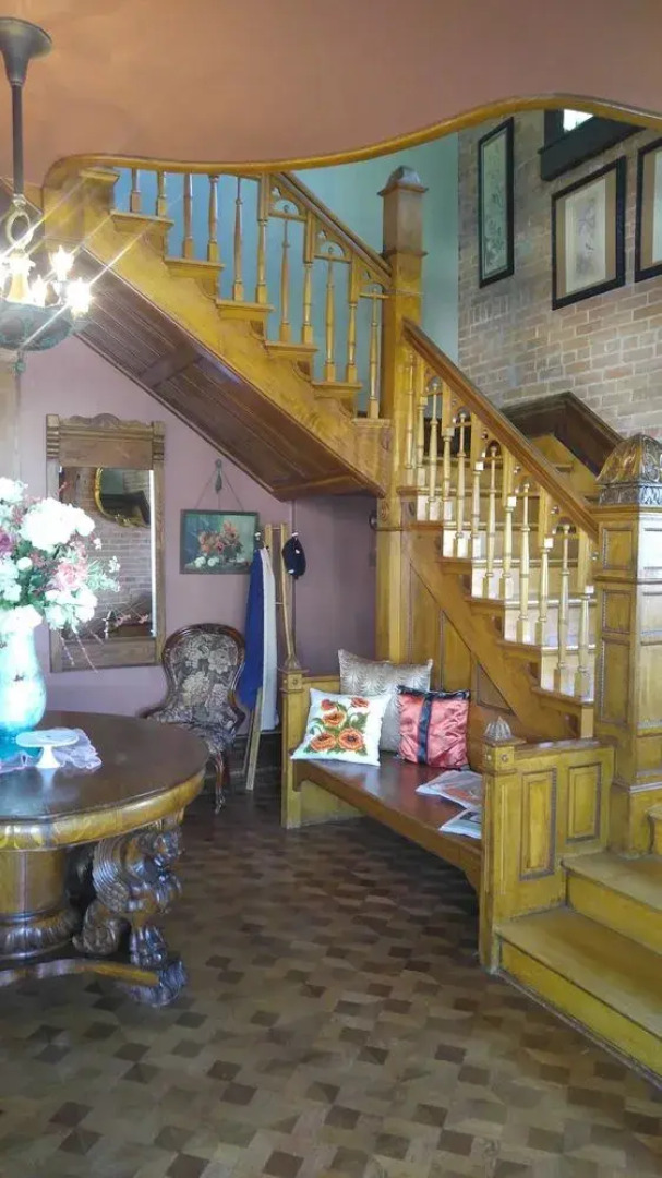 The Rusted Poppy Inn