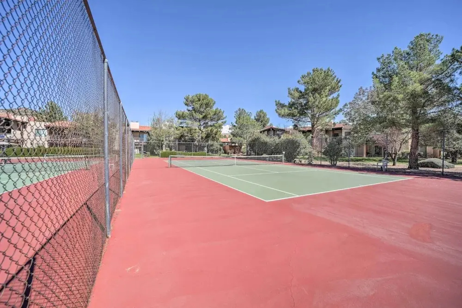 Sedona Condo w/ Pool, Hot Tub, & Pickleball!