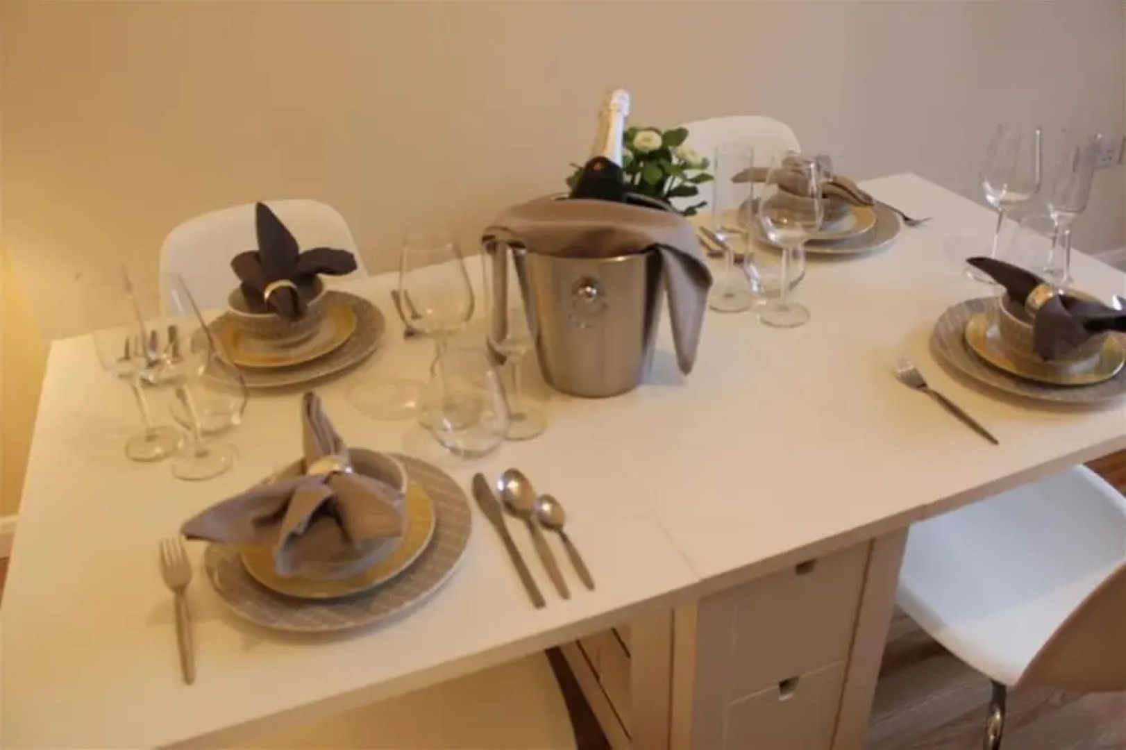 The Maelor - Berwyn House - Central Wrexham - Sleeps Up To 6