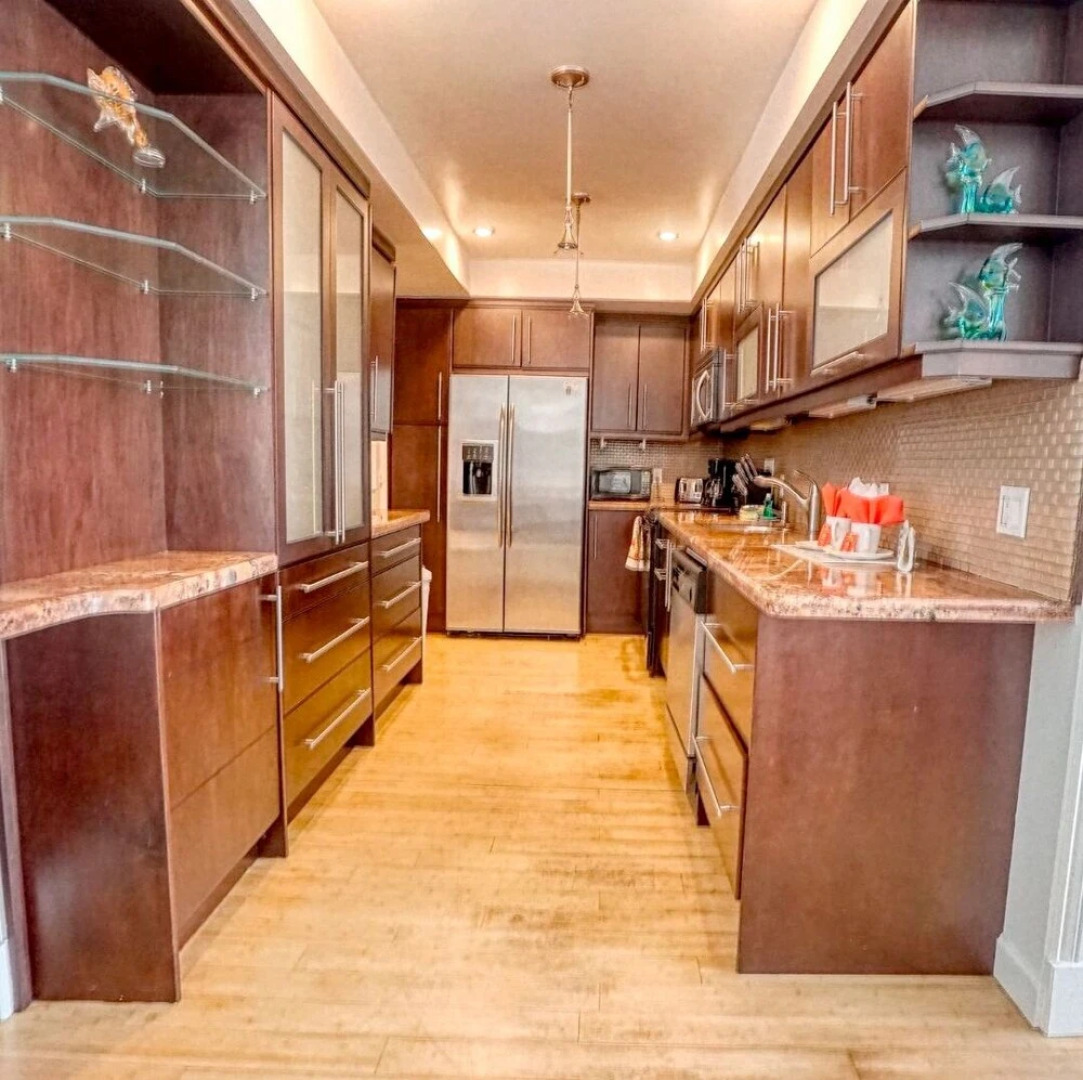 The Tides on Hollywood