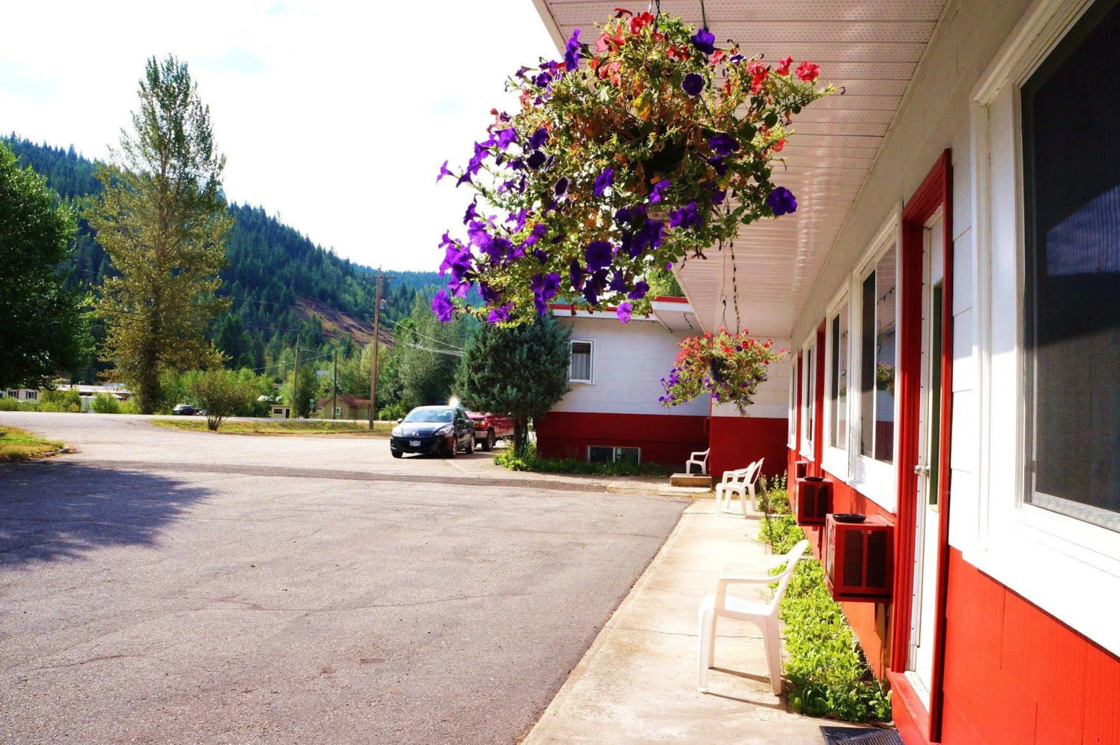 Boundary Creek Motel and RV Park