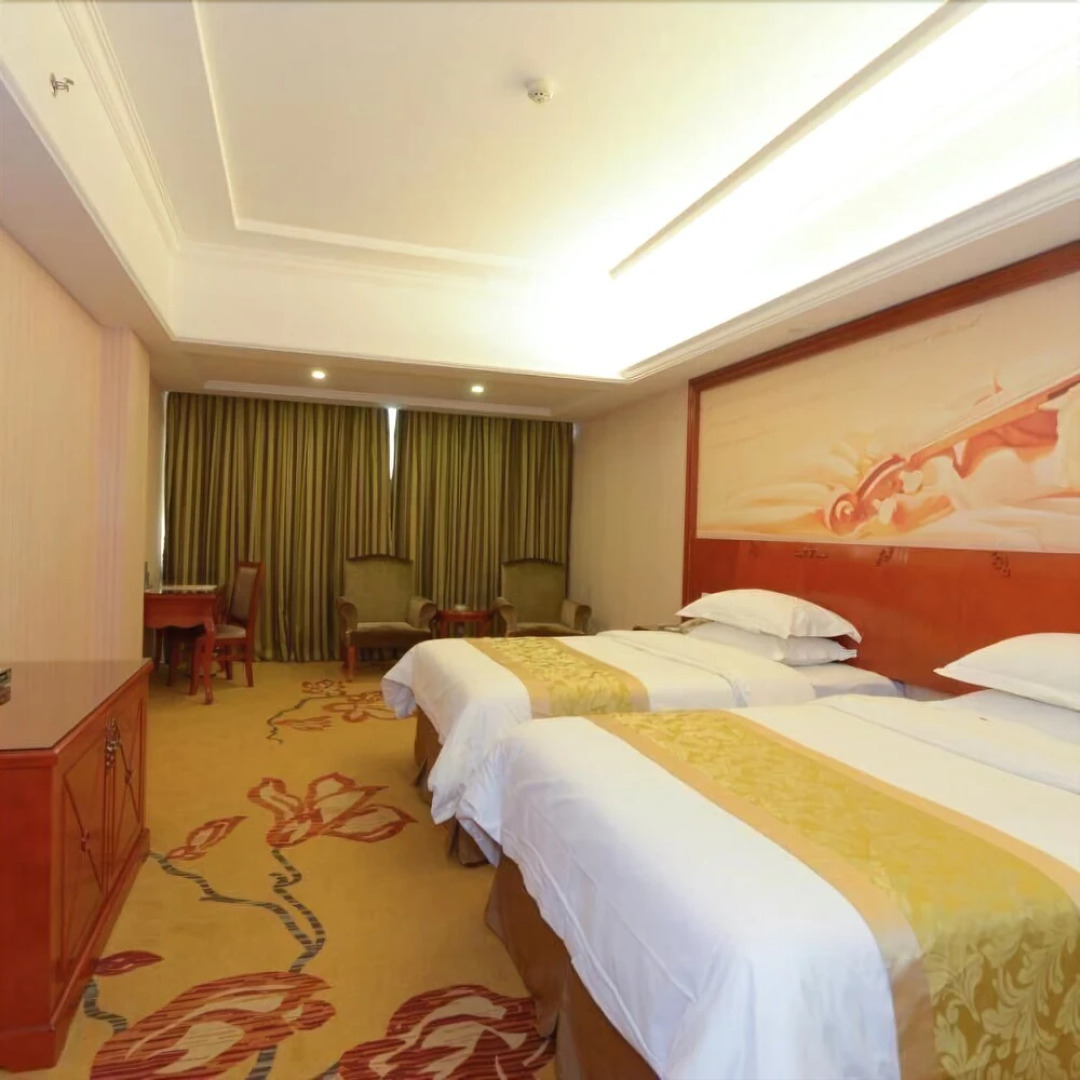 Vienna Hotel Guigang Central Square