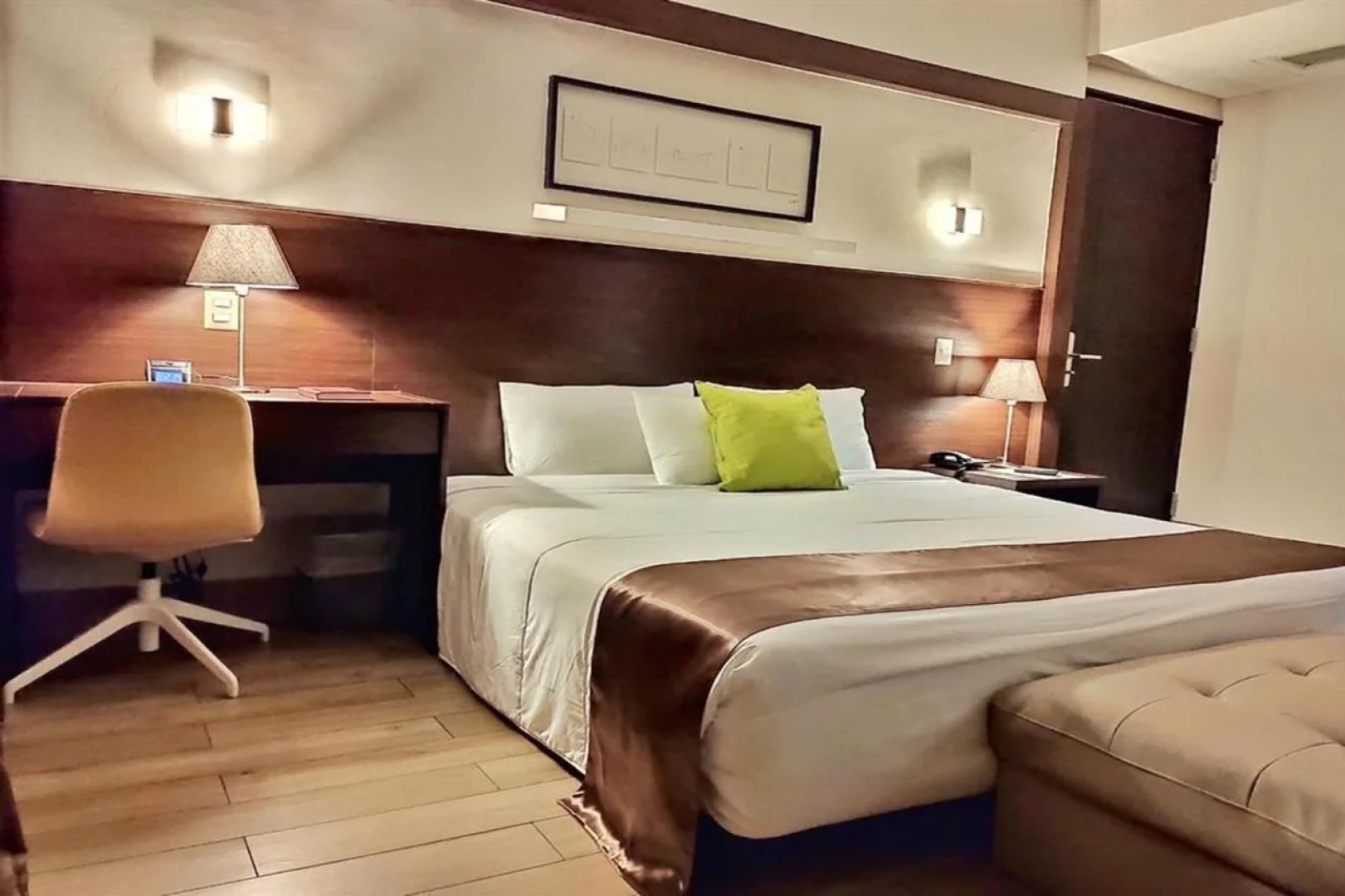 Weston Suites & Hotel