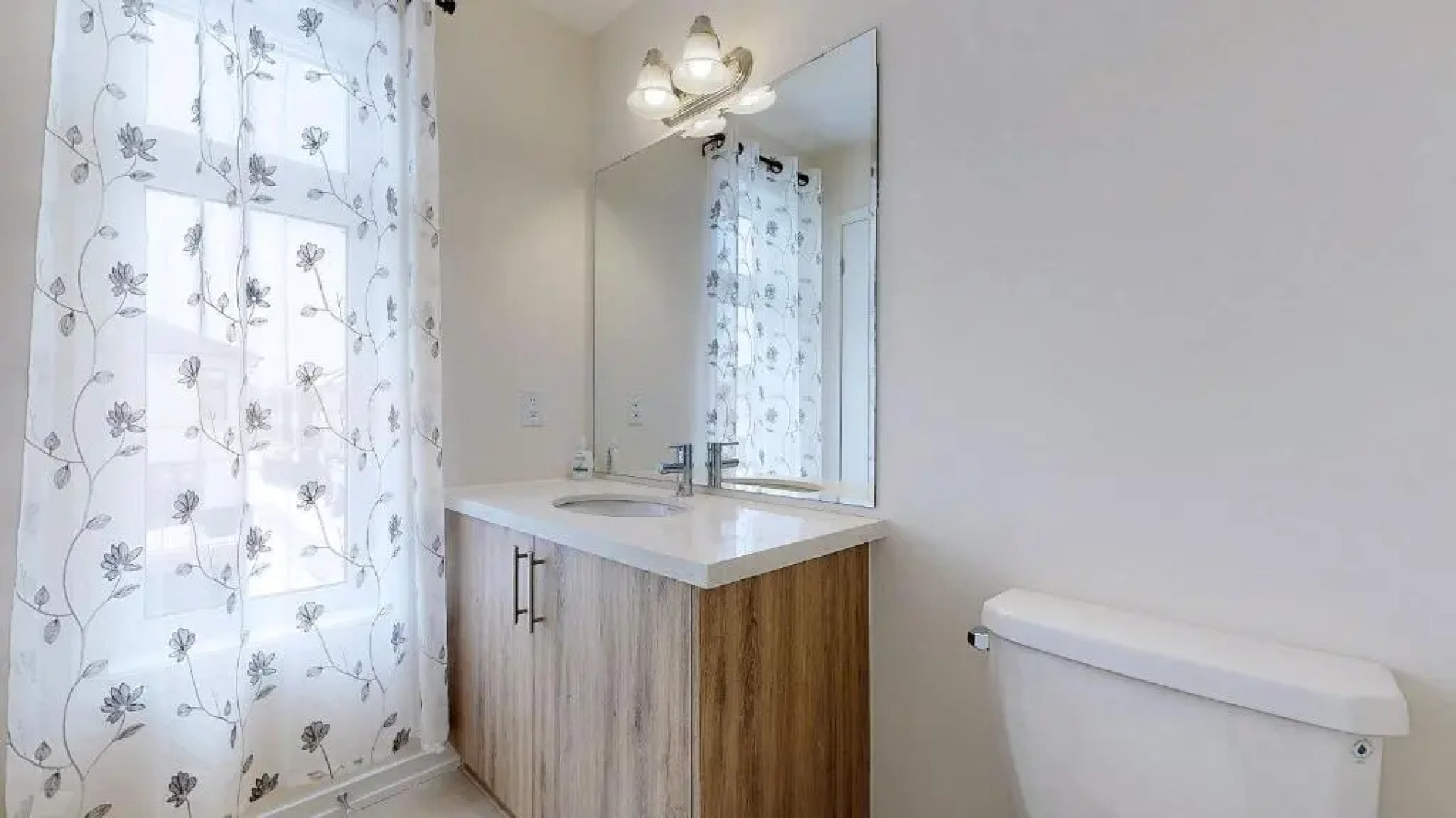 Modern 3-bedroom Oshawa Home