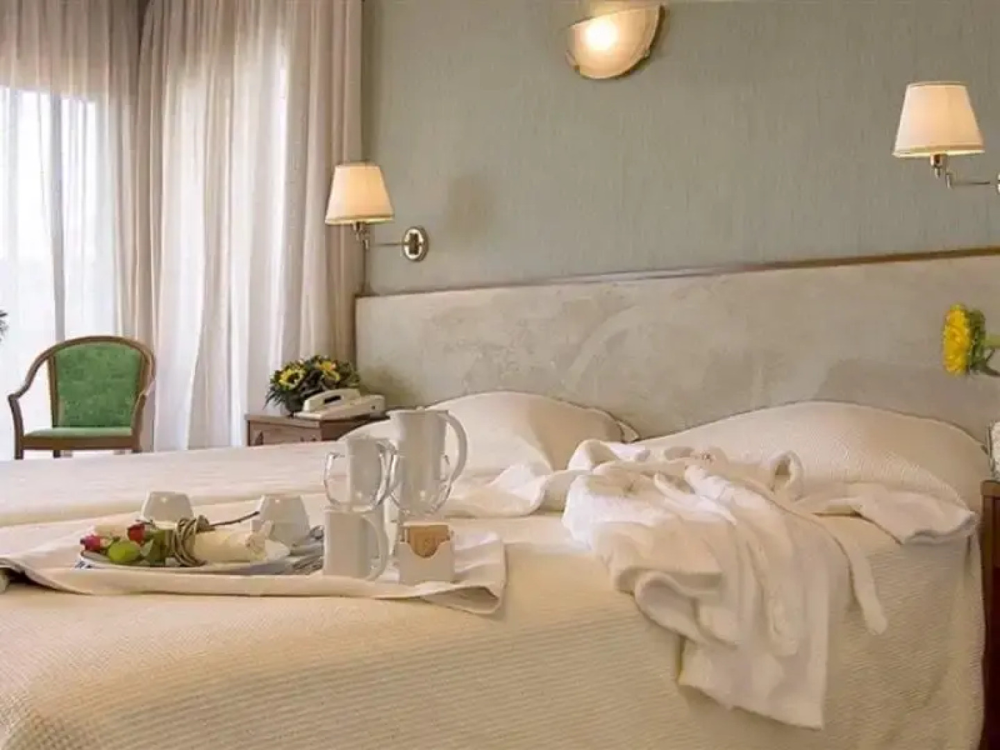 Plaza Vouliagmeni Strand Hotel