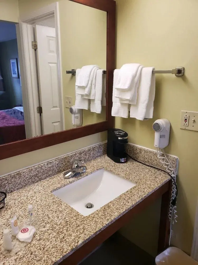 Days Inn By Wyndham Austintown