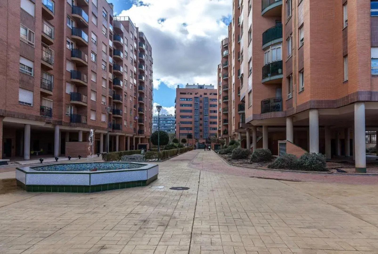 Valencia Flat Rental Swim and Paddle