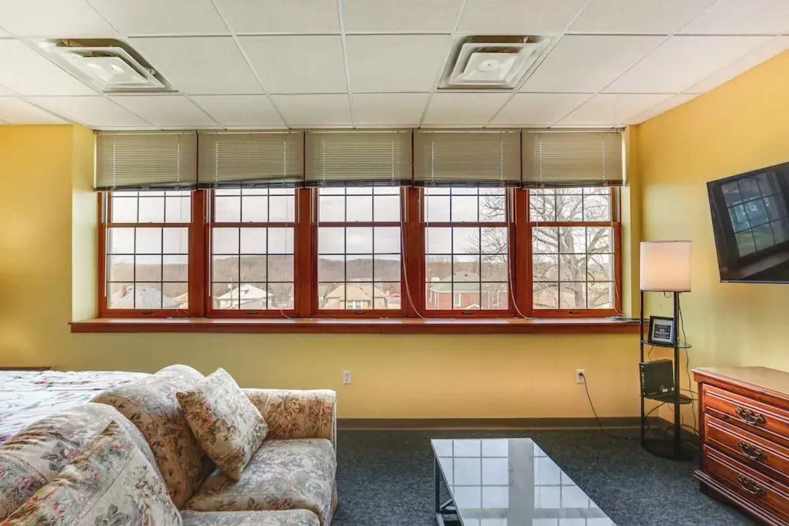 1 Mi to Allegheny River: New Kensington Studio!