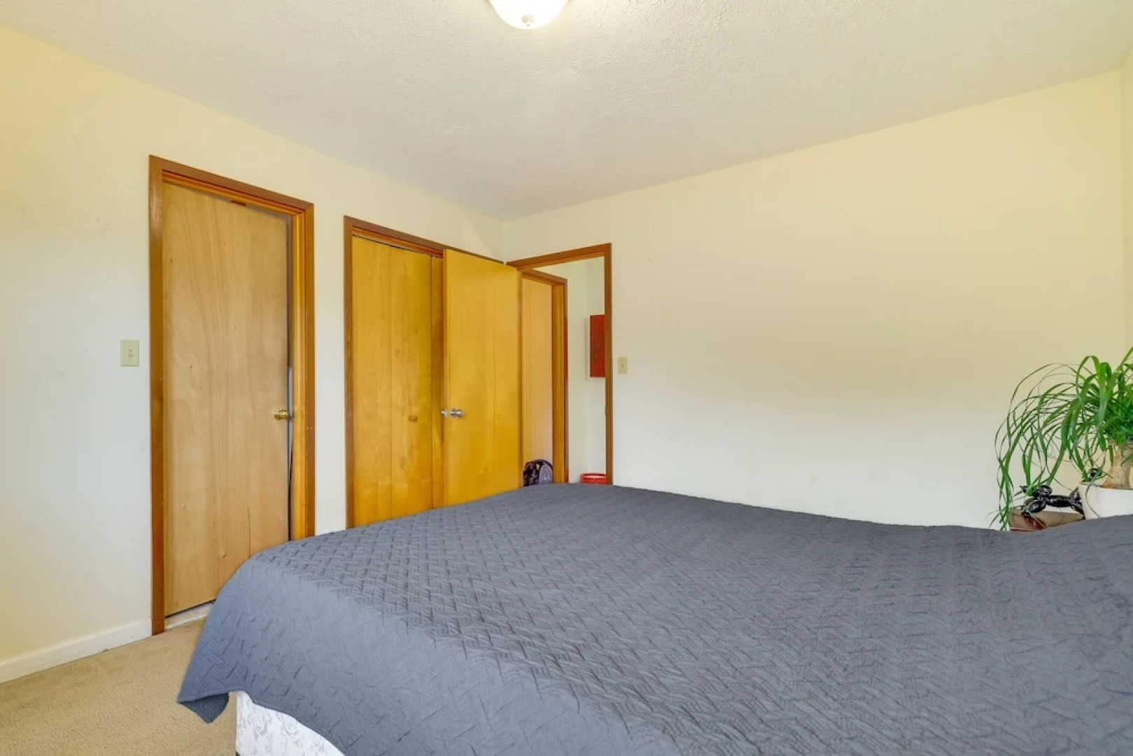 Colorful East Stroudsburg Townhome - Pets Welcome!