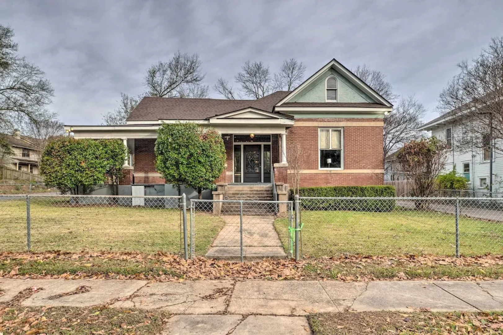 Pet-friendly Shreveport Home ~ 1 Mile to Downtown!