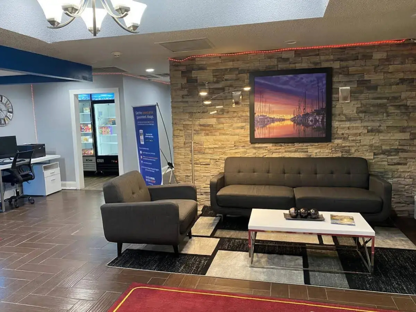 Days Inn & Suites by Wyndham Norton Shores/Muskegon