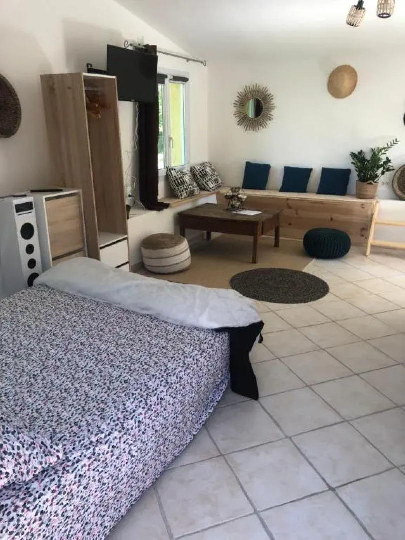 L’Escapade. Entre Aix et Marseille, studio pleine nature.