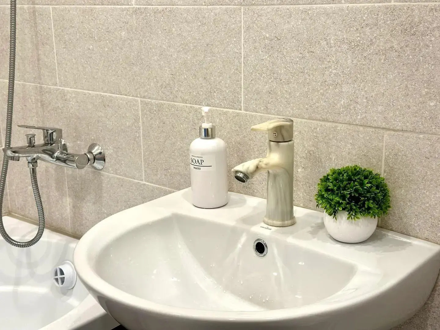 Апартаменты на проспекте 60 лет СССР 16