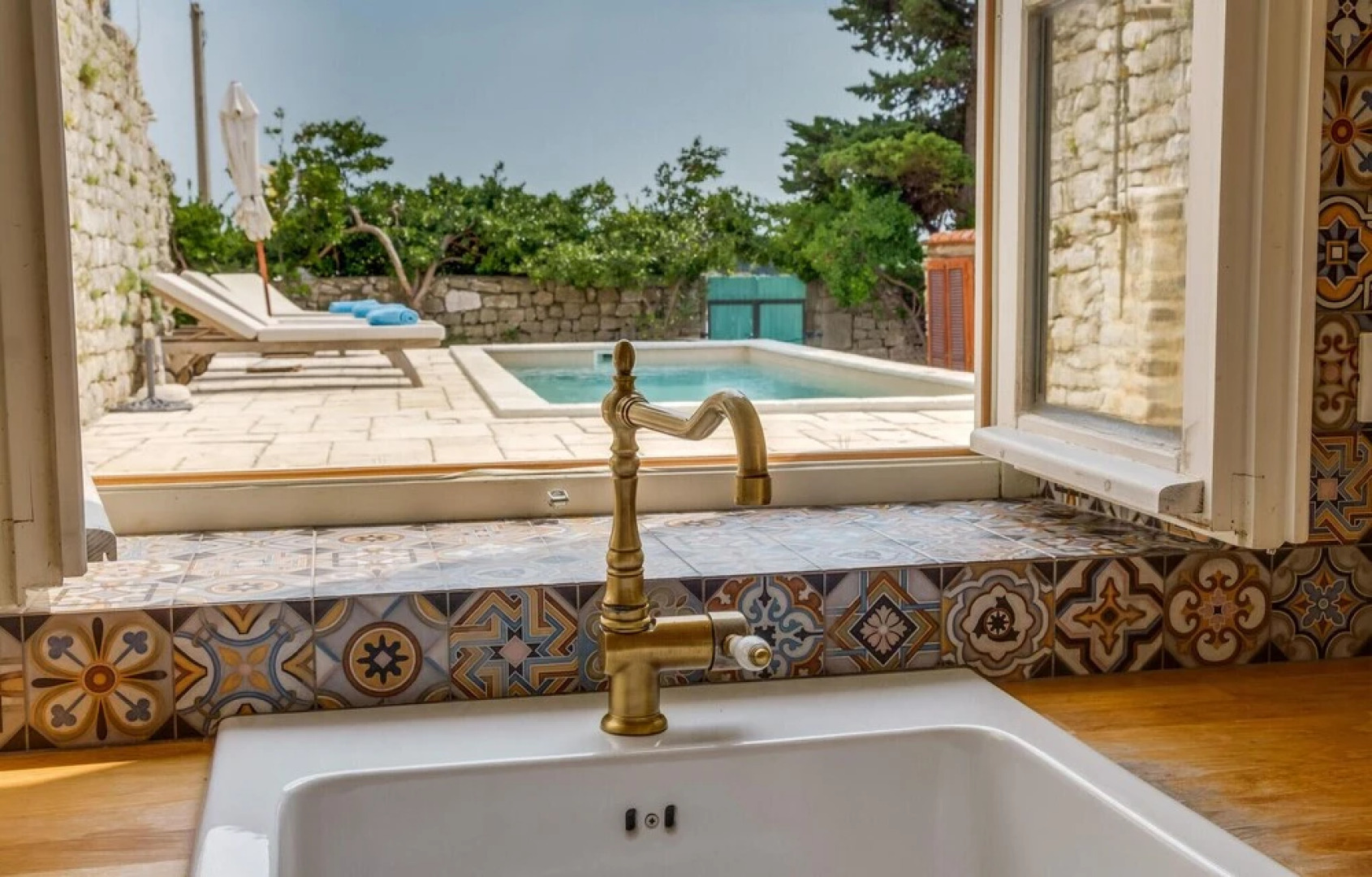 Amazing Home in Osor with Outdoor Swimming Pool, Hot Tub & 3 Bedrooms