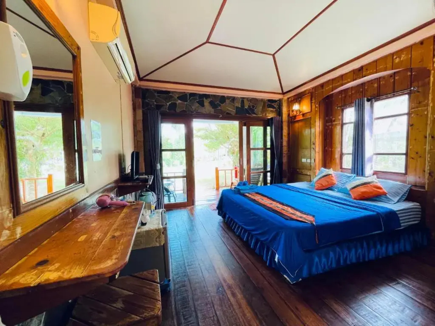 Markhouse Bungalow Ko Kut