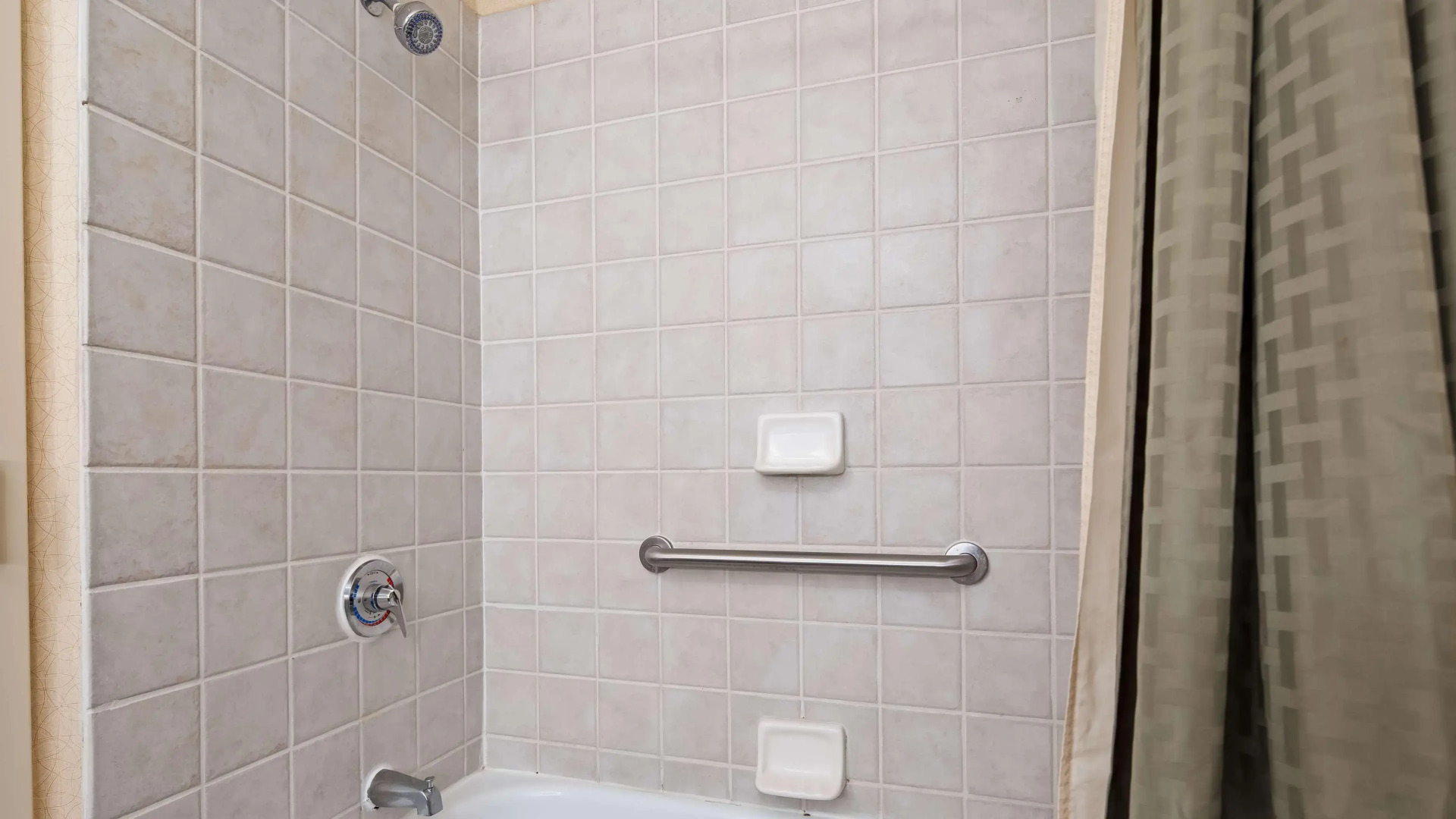 Best Western Plus Hannaford Inn & Suites