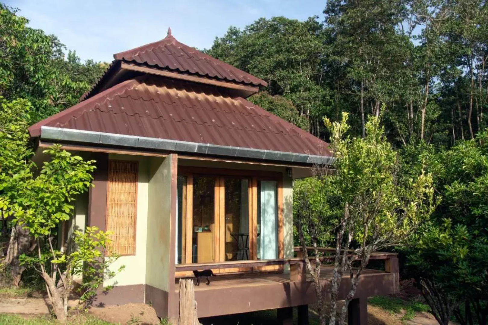 Tawan Riverside - Elephant Resort