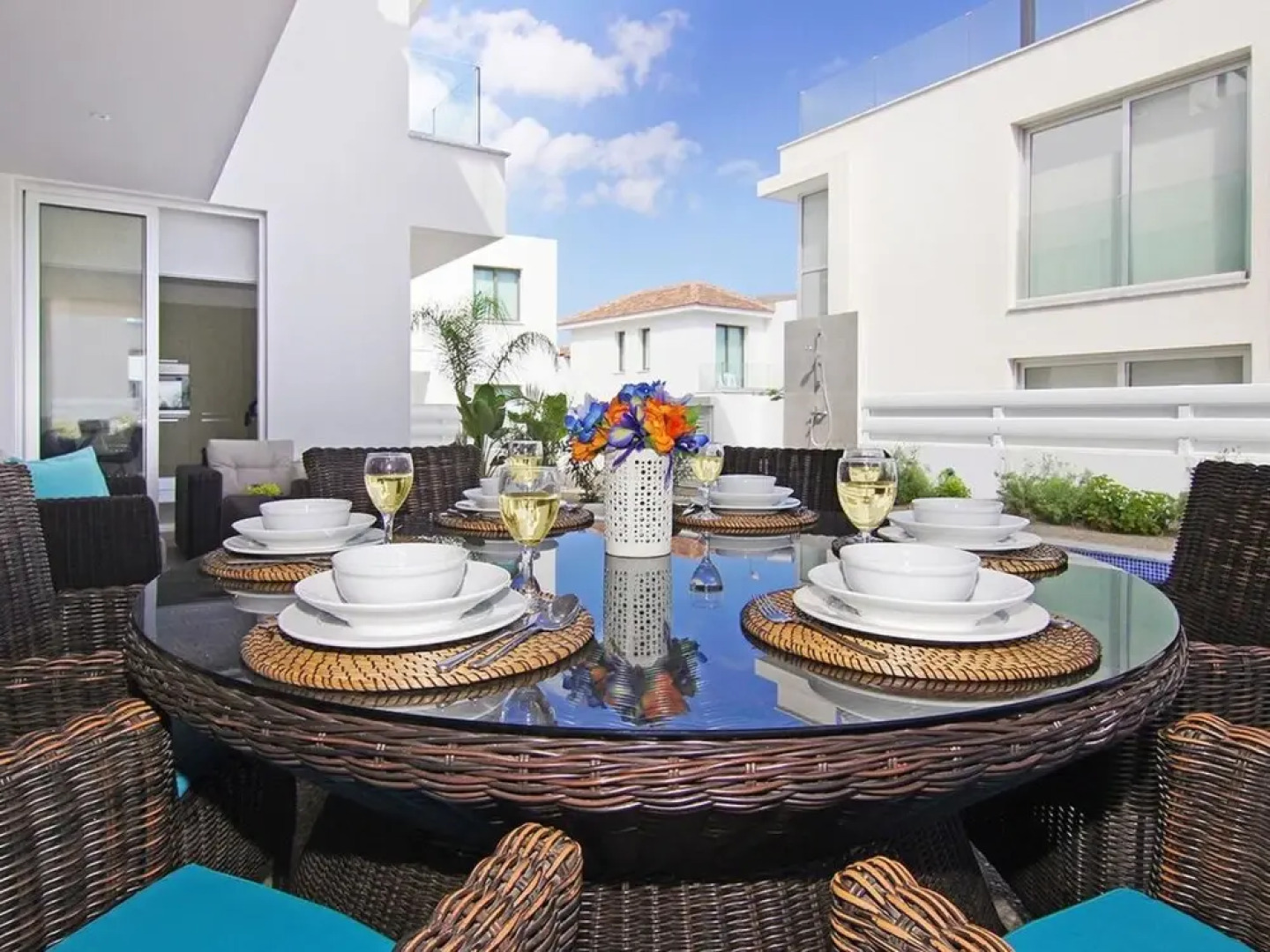 Luna Paralimni in Paralimni