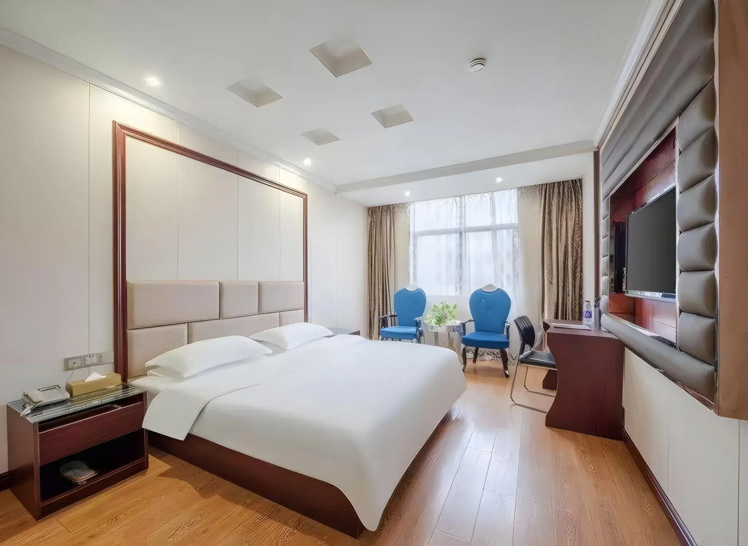 Yiwu Yuejia Business Hotel