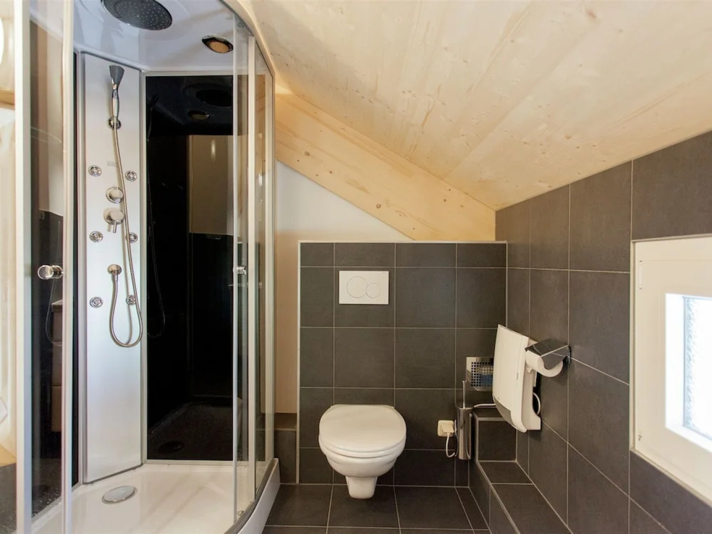 Wooden Chalet with Wellness Centre in Hohentauern