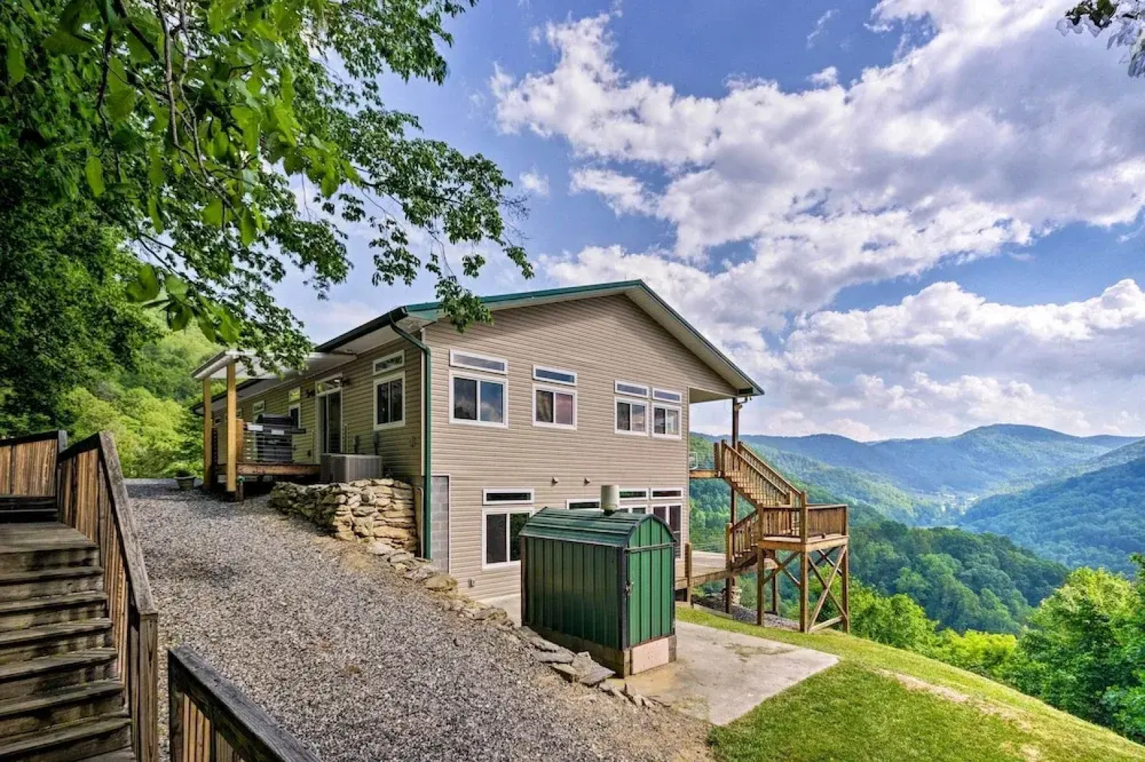 Private Blue Ridge Home w/ Hot Tub, Mountain Views